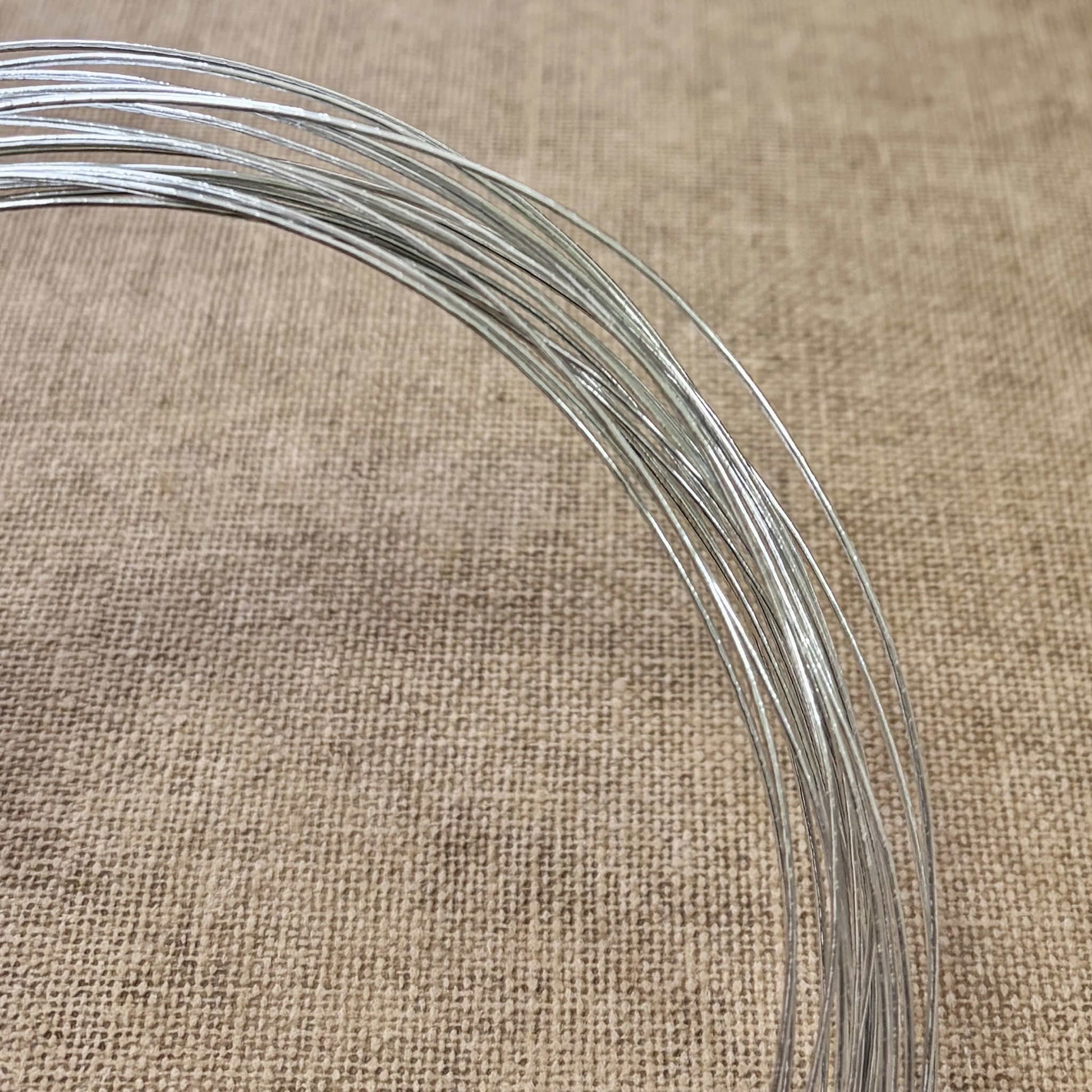 Foil wrapped mizuhiki cord, silver side detail view